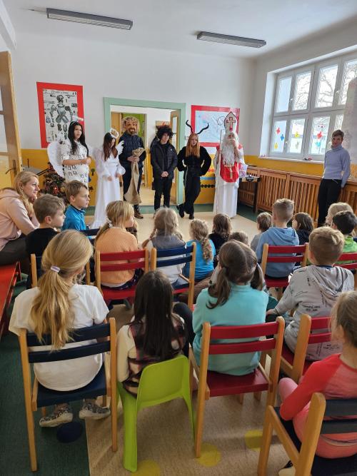 Mikuláš v družině