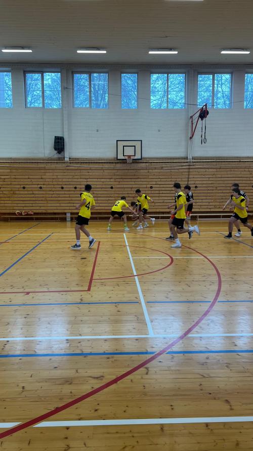 ???? Starší žáci na basketbalovém turnaji. ????